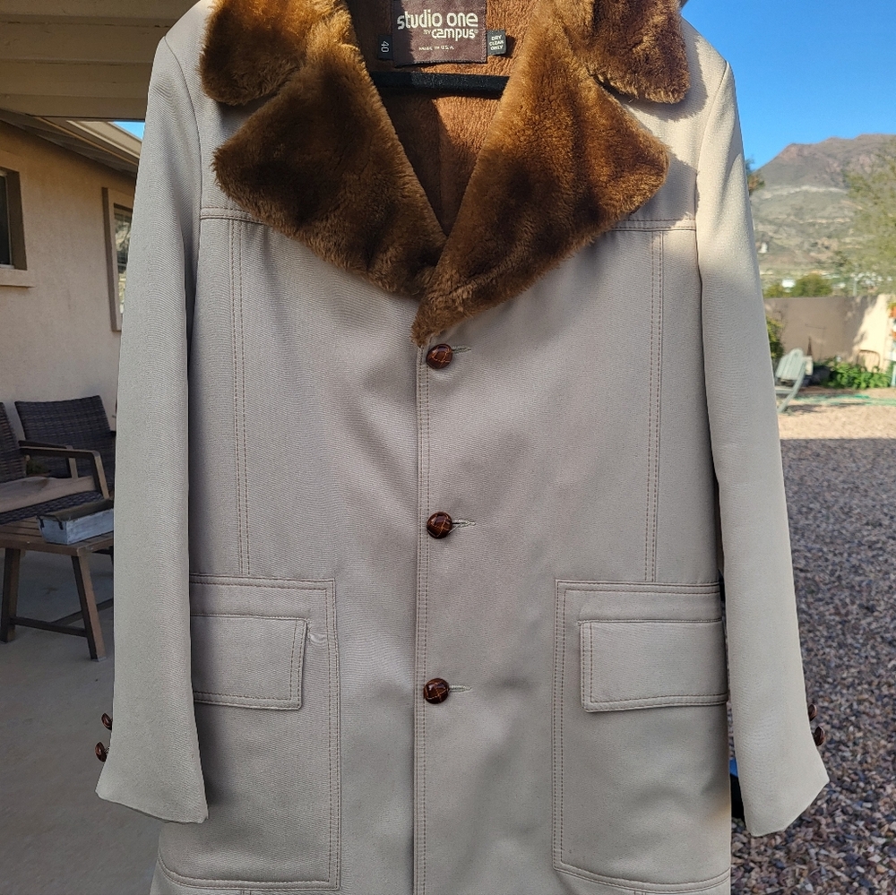 Vintage 1970 Studio One Men's Beige Pea Coat with Dark Brown Fur Collar. Size 40 - Picture 6 of 16